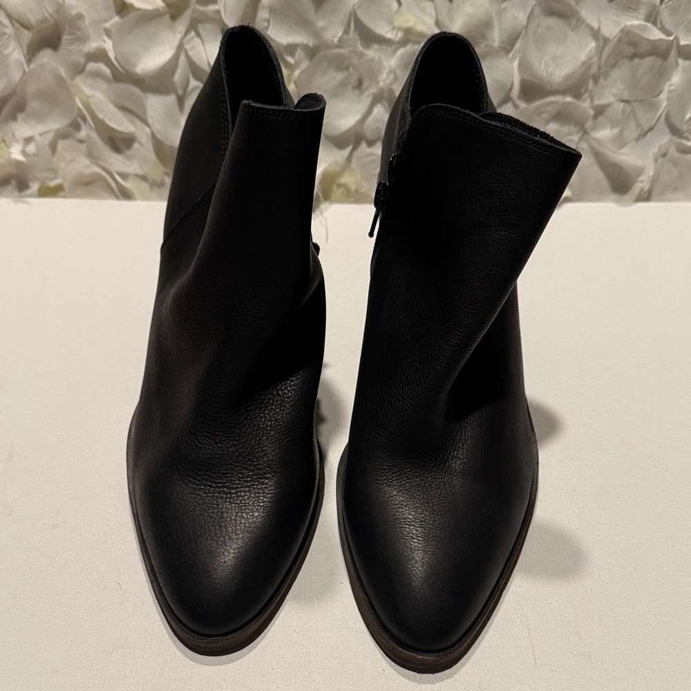 Lucky Brand Black Pointed-Toe Leather Ankle Booties